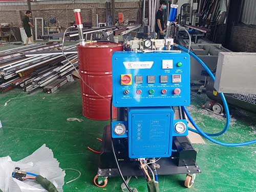 聚氨酯機器(圖1) Q2600D聚氨酯機器定時定量功能