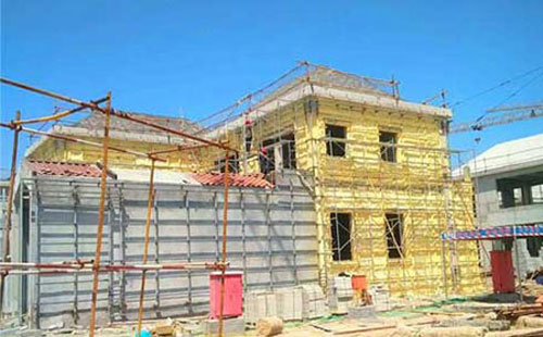 外墻保溫層怎么做 現(xiàn)場發(fā)泡聚氨酯噴涂機(圖2) 外墻保溫層現(xiàn)場發(fā)泡聚氨酯噴涂案例